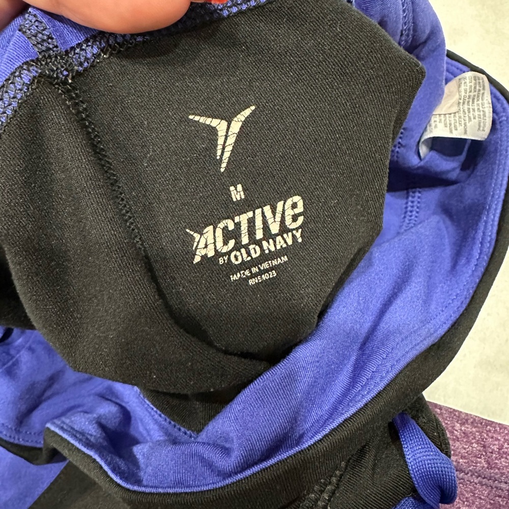 Old Navy Active Leggings size medium - Picture 3 of 3